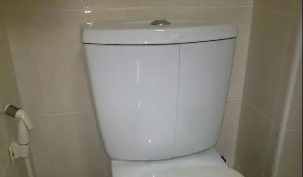 马桶底部渗水的原因及解决方法有哪些？马桶底部渗水的可能原因是什么？