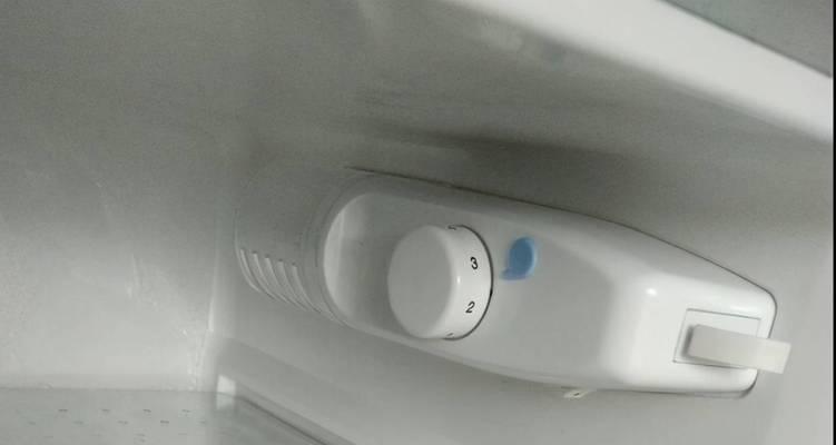 为什么冰箱底部会有冰块？冰箱底部结冰原因及解决方法