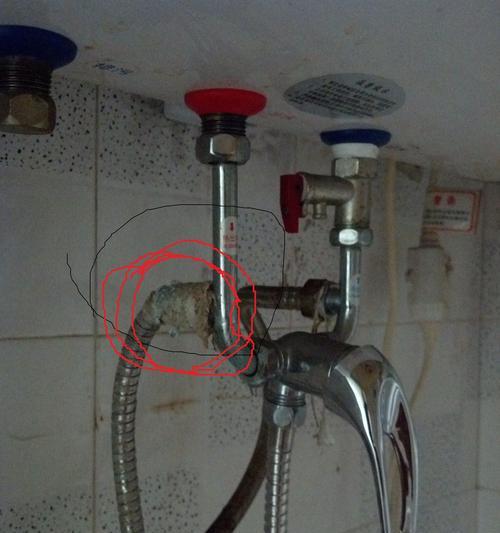 揭秘热水器针孔漏水的原因及解决方法（热水器漏水）