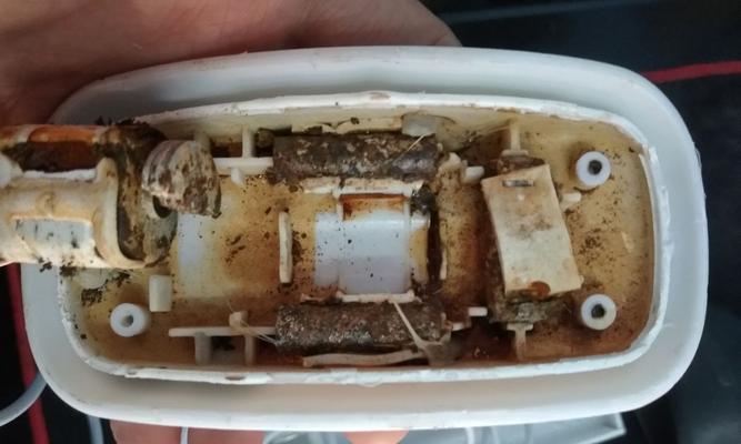 油烟机滴漏了怎么办？清洗步骤和技巧是什么？