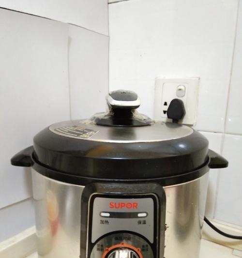 电饭煲锅底变色了怎么办？有效清洁和预防方法是什么？
