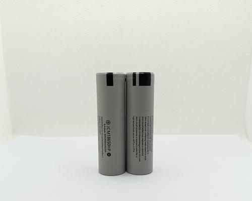 背包移动电源使用的电池类型是什么？